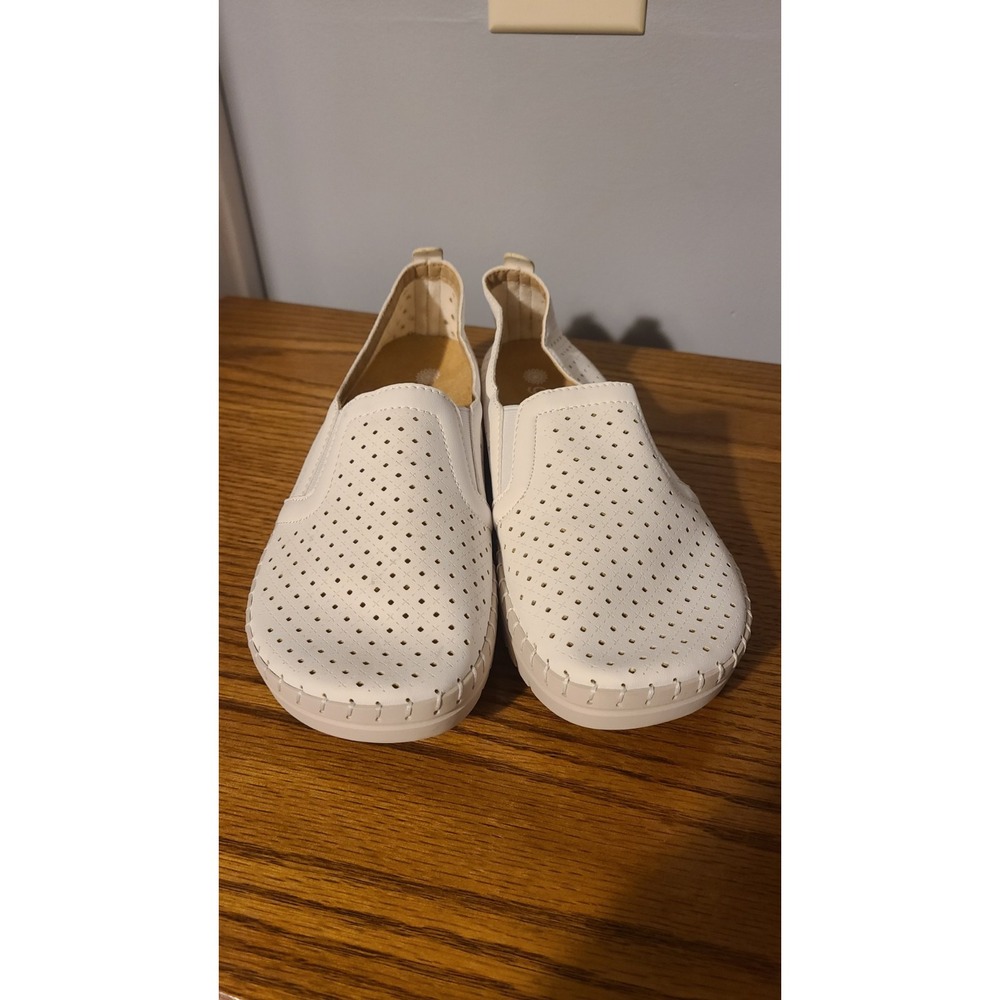 Glolily Elle Perf ELL 110 Womens Comfort Sneakers White Shine Size 6 1/2